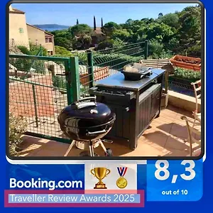 https://cavalaire-vue-mer-au-loin-micromaison-40m2-tout-equipee.fr-provencehotel.com
