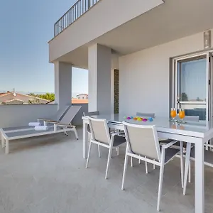 Apartmán Kastelina, Vir
